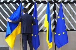 Ukraine với giấc mơ hội nhập c&ograve;n xa