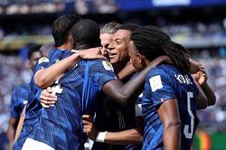 Mbappe lập c&uacute; đ&uacute;p, tuyển Ph&aacute;p đ&ograve;i nợ 2002 từ Senegal