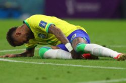 Neymar nghỉ hết vòng bảng World Cup, truyền thông Brazil dội 'mưa chỉ trích' lên Selecao