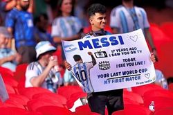 Khán đài hơn 80.000 người đứng dậy trước 3 bàn thắng của Messi