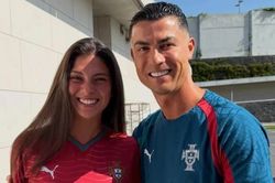 Hàng triệu người xem video cô gái 9x xinh đẹp gặp Ronaldo