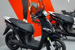 VinFast Feliz II ghi điểm với cả tài xế lẫn dân công sở: Chạy êm, đổi pin tiện, nuôi xe nhàn