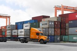 Bộ Tài chính lý giải nguyên nhân Việt Nam nhập siêu hơn 15 tỷ USD