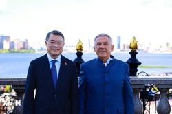 Thủ tướng Lê Minh Hưng gặp Người đứng đầu Cộng hòa Tatarstan Rustam Minnikhanov