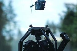 Đột phá hệ thống drone 'bé hạt tiêu' tự săn mục tiêu bất chấp 'bão' nhiễu sóng