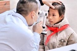 Nguy cơ tăng bệnh lý cận thị vào dịp hè của trẻ nhỏ