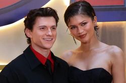 Zendaya đầy quyến rũ sánh đôi cùng Tom Holland sau 5 năm