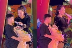 Nhật Kim Anh dẫn con trai đi hát hội chợ