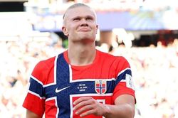 Mbappe gọi, Haaland trả lời