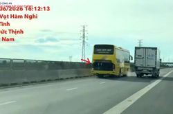 Xử lý tài xế xe khách cố ý mở nắp capo che biển số trên cao tốc