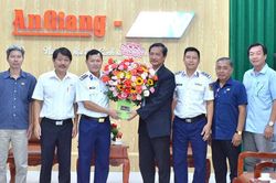 Bộ Tư lệnh Vùng Cảnh sát biển 4 thăm, chúc mừng Báo và Phát thanh - Truyền hình An Giang
