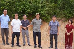 Phó Chủ tịch HĐND tỉnh Bùi Minh Hải khảo sát tình hình khắc phục hậu quả thiên tai tại xã Thanh Yên