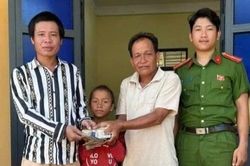 Tự nguyện trả lại tài sản cho người đánh rơi