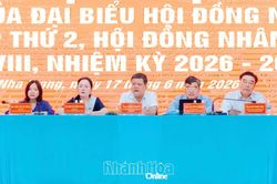 Bí thư Tỉnh ủy Trần Phong và các đại biểu HĐND tỉnh tiếp xúc cử tri 2 phường Nha Trang, Tây Nha Trang