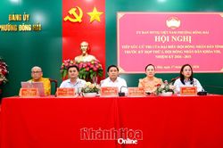 Chủ tịch HĐND tỉnh Lâm Đông và các đại biểu HĐND tỉnh tiếp xúc cử tri phường Đông Hải
