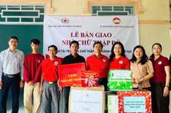 Nhịp cầu cho những mảnh đời gian khó