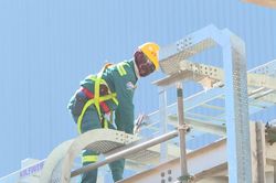 Rộn rã nắng công trường