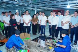 B&iacute; thư Tỉnh ủy Trịnh Xu&acirc;n Trường khảo s&aacute;t m&ocirc; h&igrave;nh ph&aacute;t triển kinh tế - x&atilde; hội tại c&aacute;c x&atilde; ph&iacute;a Bắc Th&aacute;i Nguy&ecirc;n