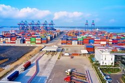 Bộ Công Thương ban hành Chương trình hành động triển khai Chương trình 'Vươn ra thị trường quốc tế giai đoạn 2026-2030'