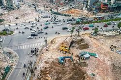 H&agrave; Nội: Cấm to&agrave;n bộ phương tiện qua đoạn La Th&agrave;nh - Nguyễn Ch&iacute; Thanh