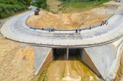 Hoàn thành khắc phục sạt lở trên QL24C, QL40B qua Đà Nẵng