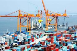5 tháng, Việt Nam nhập siêu gần 14 tỷ USD: Có đáng lo ngại?