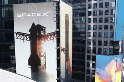 Cổ phiếu li&ecirc;n tục tăng, vốn h&oacute;a SpaceX vượt Amazon