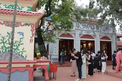 Phủ Tây Hồ - Chốn linh thiêng giữa lòng Hà Nội