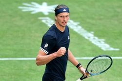 Zeverev và Medvedev thẳng tiến ở Halle Open