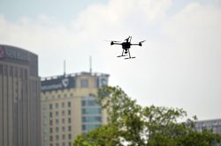 &Aacute;p dụng UAV v&agrave; camera AI trong xử l&yacute; vi phạm trật tự đ&ocirc; thị