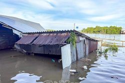 Liên tiếp xảy ra 3 vụ sạt lở đất trong đêm