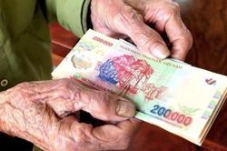 Thay đổi quan trọng với người nhận lương hưu và trợ cấp BHXH từ 1/7: Hàng triệu người đang chờ ngày tiền được chuyển về tài khoản