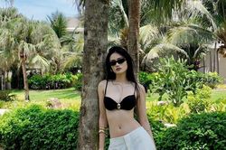 Hoa hậu Ý Nhi diện bikini khoe vóc dáng nóng bỏng giữa mùa hè, gây sốt với loạt khoảnh khắc 'đẹp không góc chết'