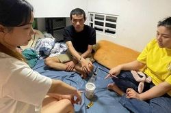 Kiểm tra phòng trọ lúc nửa đêm, công an phát hiện hành vi đáng xấu hổ của 2 cô gái và một người đàn ông