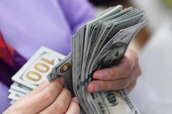 Tỷ giá ngoại tệ ngày 17/6: Đồng USD tiếp tục neo trên 26.400 đồng chiều bán