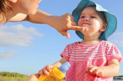 Chọn kem chống nắng cho trẻ đừng chỉ nhìn SPF: 5 tiêu chí quan trọng giúp bảo vệ làn da