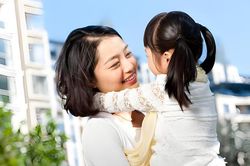 Không phải giàu có hay học giỏi, đây mới là 3 phẩm chất ở người mẹ giúp con lớn lên vững vàng và dễ thành công