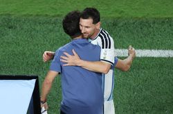 HLV Argentina: 'Không còn lời nào để nói về Messi nữa'
