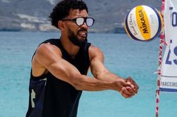 Vừa thất nghiệp, thủ môn Cape Verde hy sinh cả 'nghề tay trái' để dự World Cup
