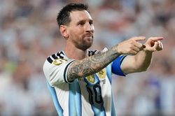 Ronaldo: 'Cả thế giới phải chấp nhận Messi xuất sắc nhất mọi thời đại'