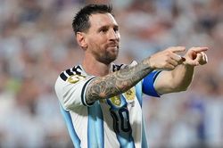 Ronaldo: 'Cả thế giới phải chấp nhận Messi xuất sắc nhất mọi thời đại'