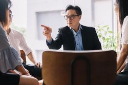 Người khôn ngoan sẽ im lặng khi nào? 6 tình huống cho thấy trí tuệ cảm xúc của một người