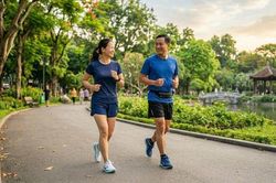 5 lợi &iacute;ch sức khỏe của đi bộ kiểu Nhật