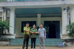 Người dân phát hiện 'loài vật rất quý' liền mang về giao nộp cho chính quyền