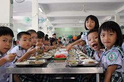 Vai tr&ograve; của gia đ&igrave;nh v&agrave; nh&agrave; trường trong gi&aacute;o dục dinh dưỡng cho học sinh