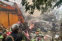 Hà Nội: Cháy kho chứa đồ thể thao, nhiều hàng hóa vừa nhập bị thiêu rụi