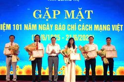 Phóng viên Báo Sức khỏe và Đời sống nhận Bằng khen của Chủ tịch UBND tỉnh Quảng Trị