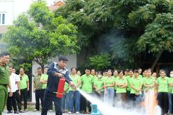 N&acirc;ng cao kỹ năng ph&ograve;ng ch&aacute;y, chữa ch&aacute;y cho c&aacute;n bộ, đo&agrave;n vi&ecirc;n C&ocirc;ng đo&agrave;n C&ocirc;ng ty Th&aacute;ng 8