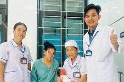 Quảng Trị: Cấp cứu sản phụ sinh con trên xe khách bị băng huyết