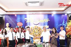Những lẵng hoa, lời ch&uacute;c v&agrave; sự tin y&ecirc;u d&agrave;nh cho B&aacute;o Đại đo&agrave;n kết nh&acirc;n ng&agrave;y 21/6